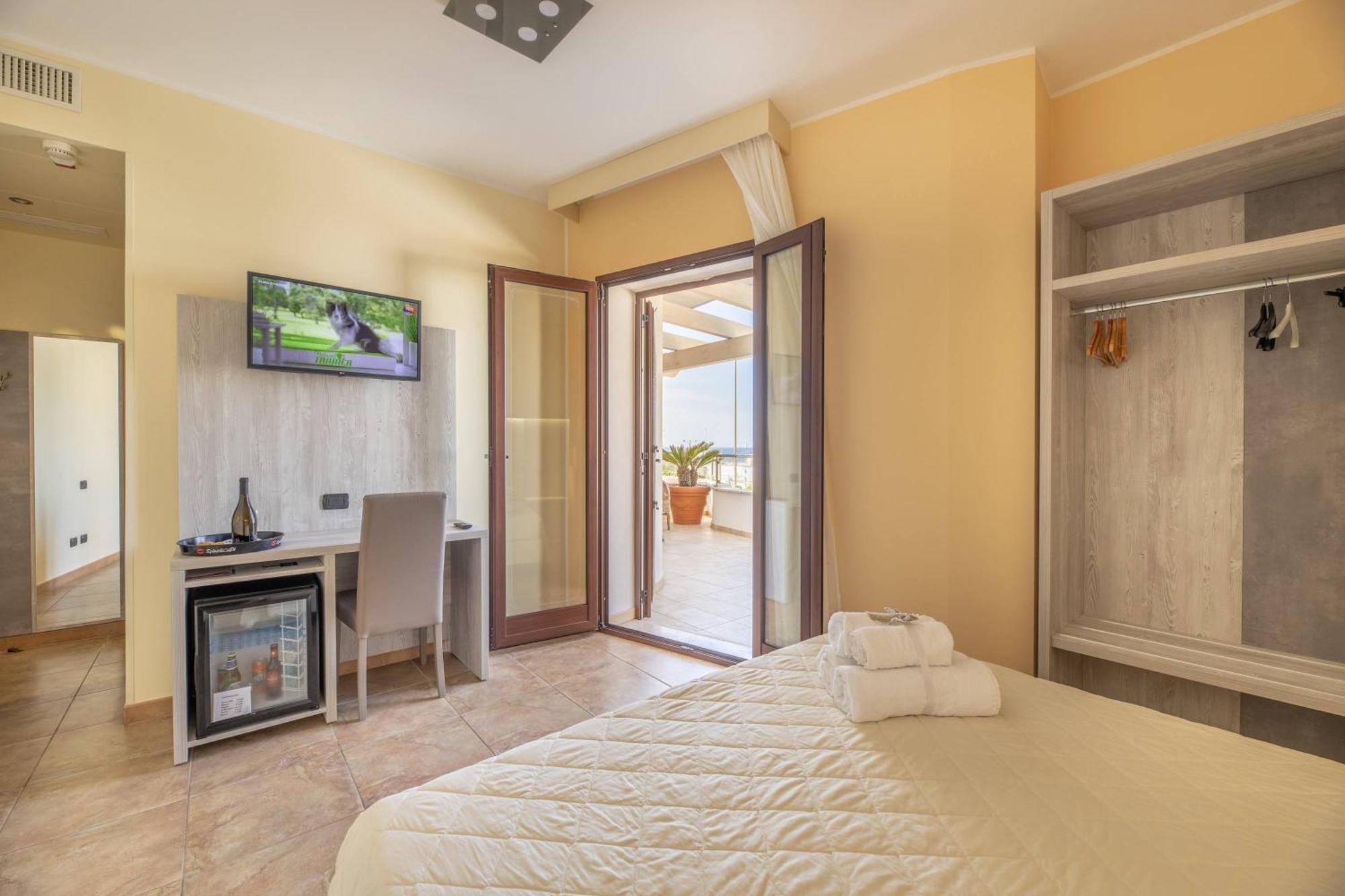Hotel Salento Mirfran Torre San Giovanni Ugento Exterior photo